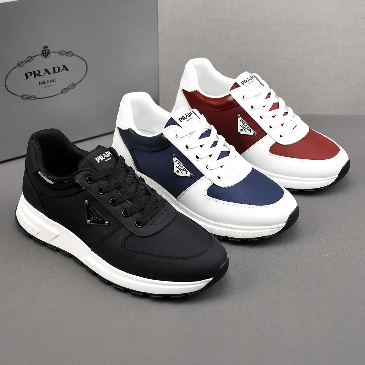 PP460👟👟👟Prada/Prada Prax men's series casual sports shoes Prax sports shoes combine style and comfort, with a unique sports design defined by exquisite materials and details. Fashionable, casual and versatile, it is decorated with an enameled triangle logo on the outside, a Prada Milano printed logo on the tongue, and a 2.5cm lightweight two-tone rubber sole for a comfortable wearing experience! Size: 38-39-40-41-42-43-44 standard leather shoe size